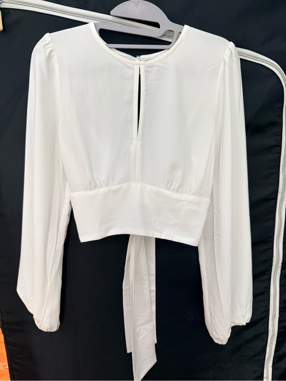 SAGE THE LABEL Open Back Long Sleeve Crop Top White Medium NWOT